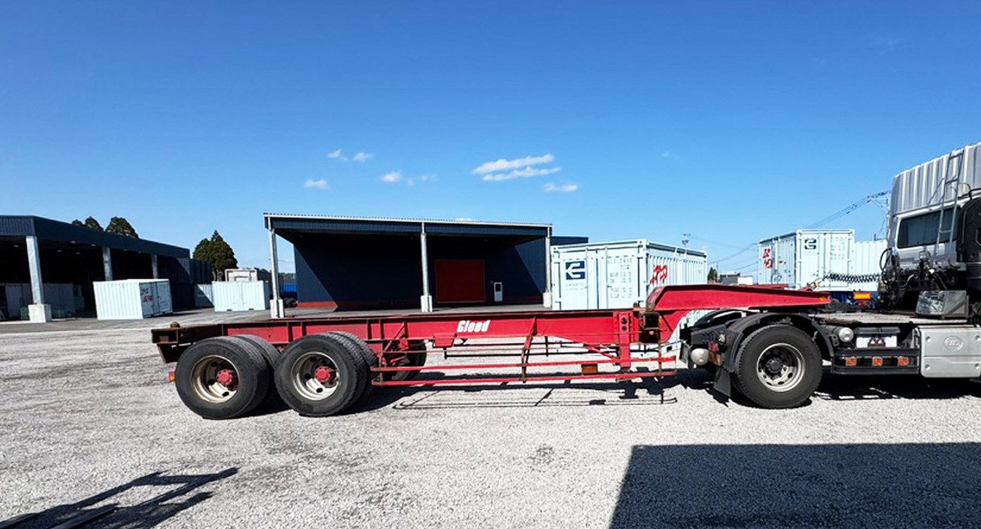 中古20フィートコンテナシャーシ取り扱っています