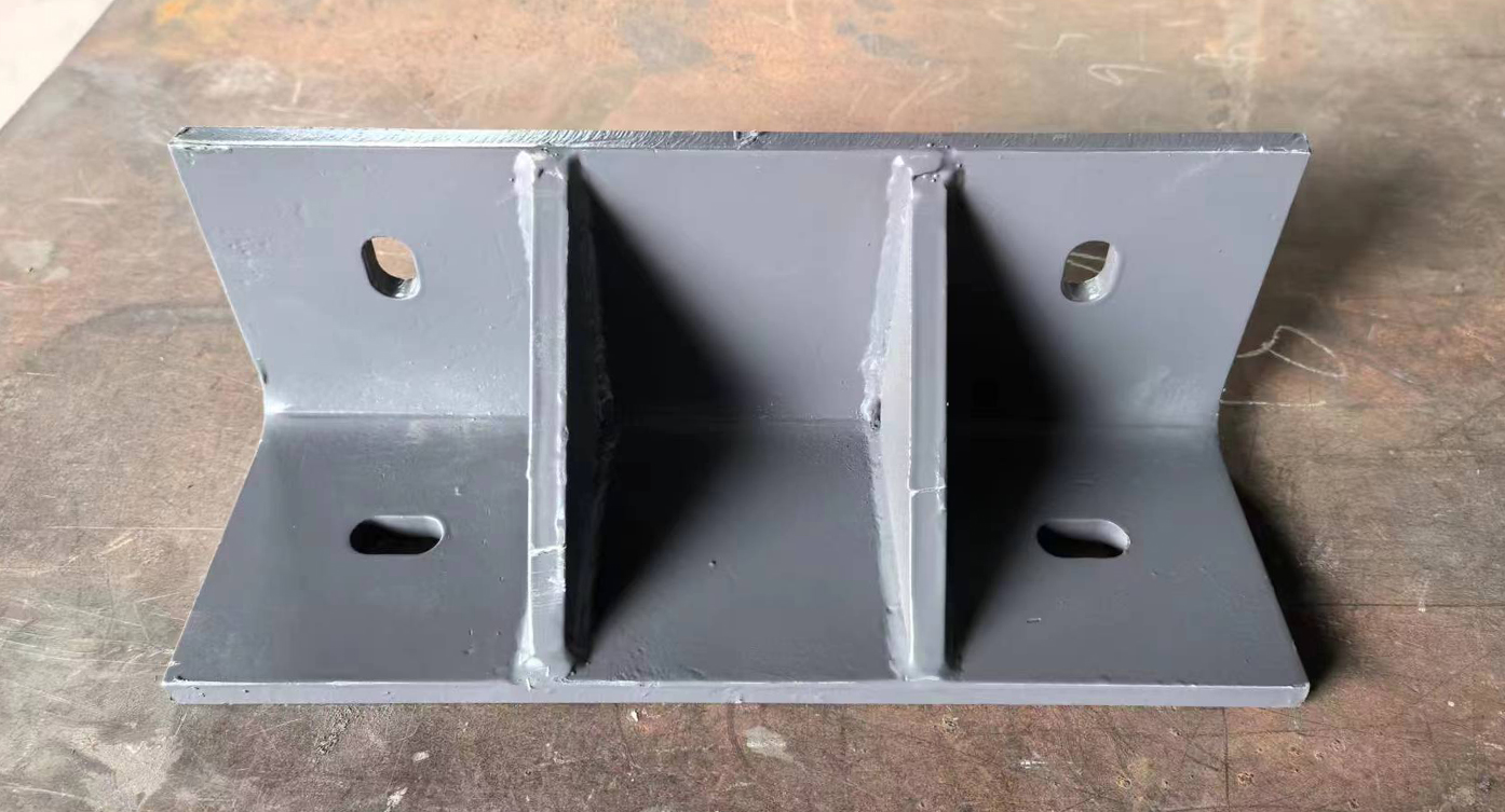 鉄・FRPを用いた特殊用品の設計・製造について ― コンテナ用途に合わせた付属部材・特注製作にも対応します ―