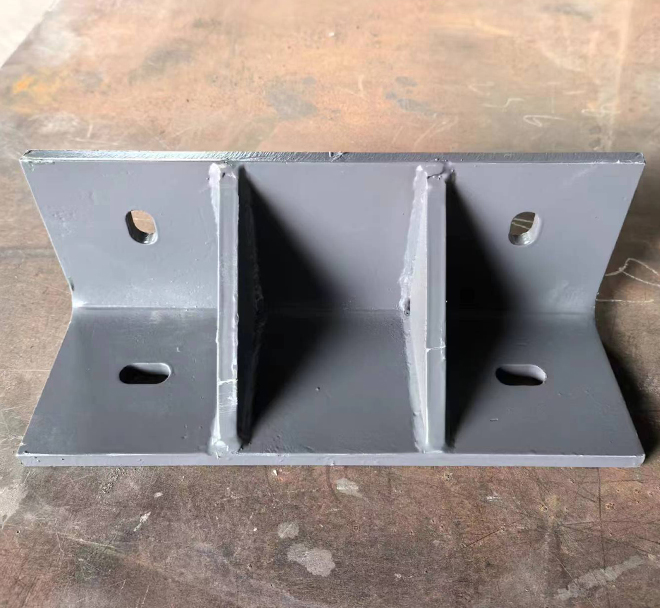 鉄・FRPを用いた特殊用品の設計・製造について ― コンテナ用途に合わせた付属部材・特注製作にも対応します ―